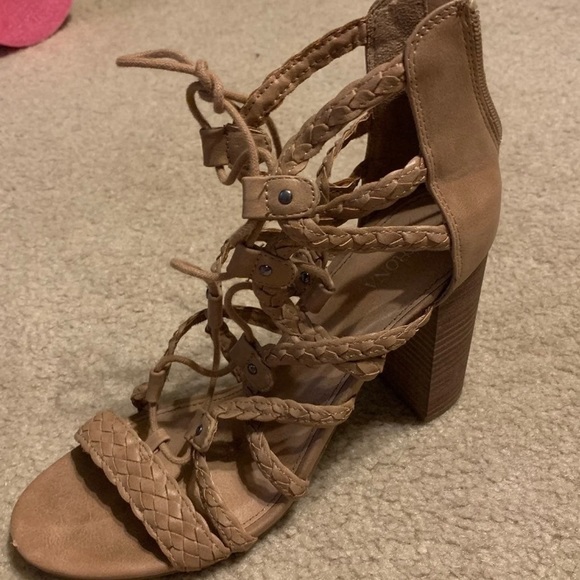 Heels - Picture 4 of 4